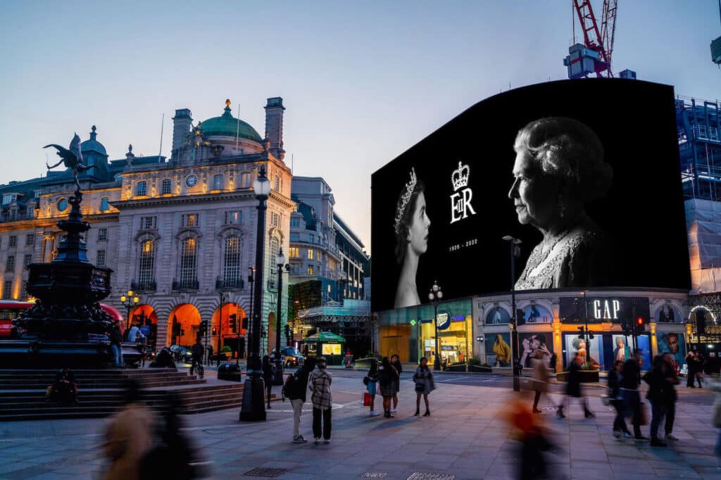 Billboard in Piccadilly Circus displaying a tribute to Queen Elizabeth II.